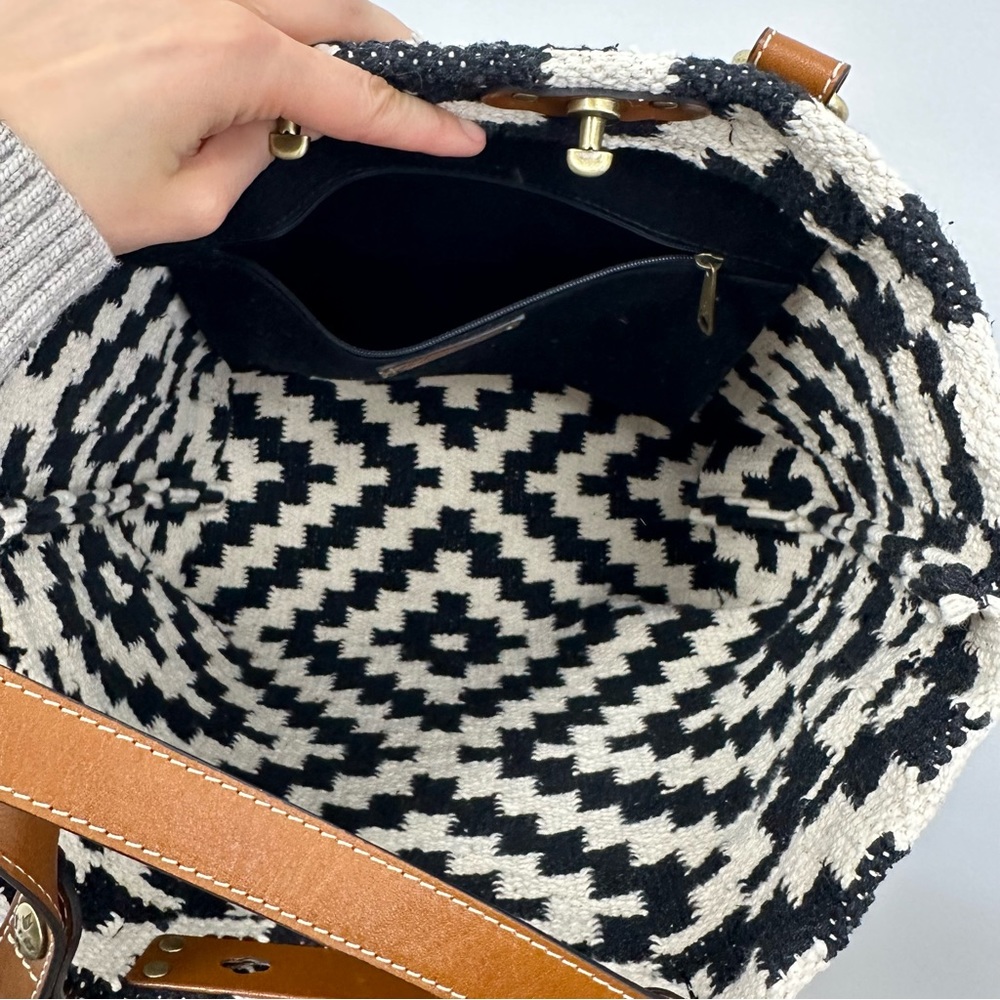 ⛔️SOLD⛔️Patricia Nash Black & Cream Hand Loomed Aztec Pattern Leather Strap Tote - Picture 9 of 10